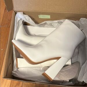 Boohoo White Heeled Boots with Thick Heel